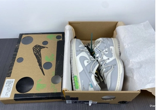 DM1602-117 42 Lot Dunk Nike O-W Low 0807